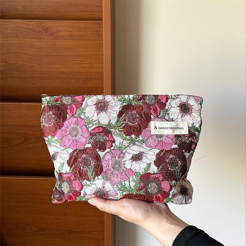 Women's Floral Embroidery Makeup Bag Fashionable and Portable Clutch Purse with Zipper Phone Organizer Pouch for Cosmetics