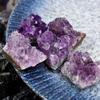 1 Stück Natürlicher Amethyst-Erzstein-Cluster Unregelmäßiger Edelstein Feiertagsgeschenke Heim-Aquarium-Dekorationen Wohnzimmer-Laden-Dekor