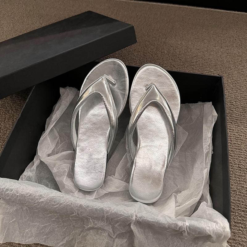 

Модные тренды 2024 года, летние женские тапочки, модные удобные шлепанцы на плоской подошве с застежкой на носок, женские элегантные сандалии с узкими ремешками, шлепанцы Size 35(foot 22.5cm) серебряный