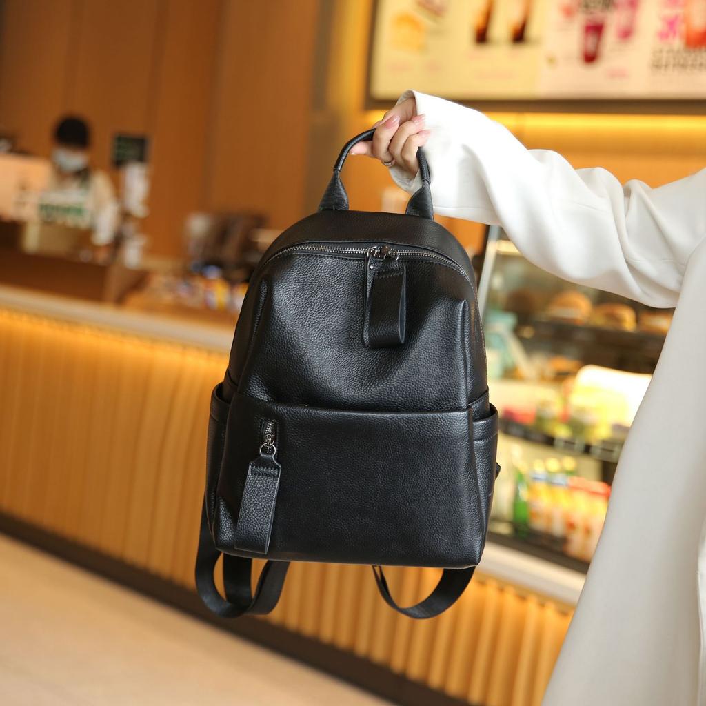 2024 Summer New Niche High-End Fashion Commuting Large-Capacity Backpack for Women, Simple and Sophisticated Travel Backpack
