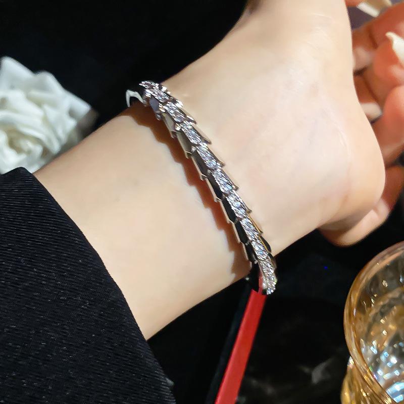 Snake-shaped Bracelet, Exaggerated Temperament, Zircon Bracelet, Light Luxury and High-end Jewelry