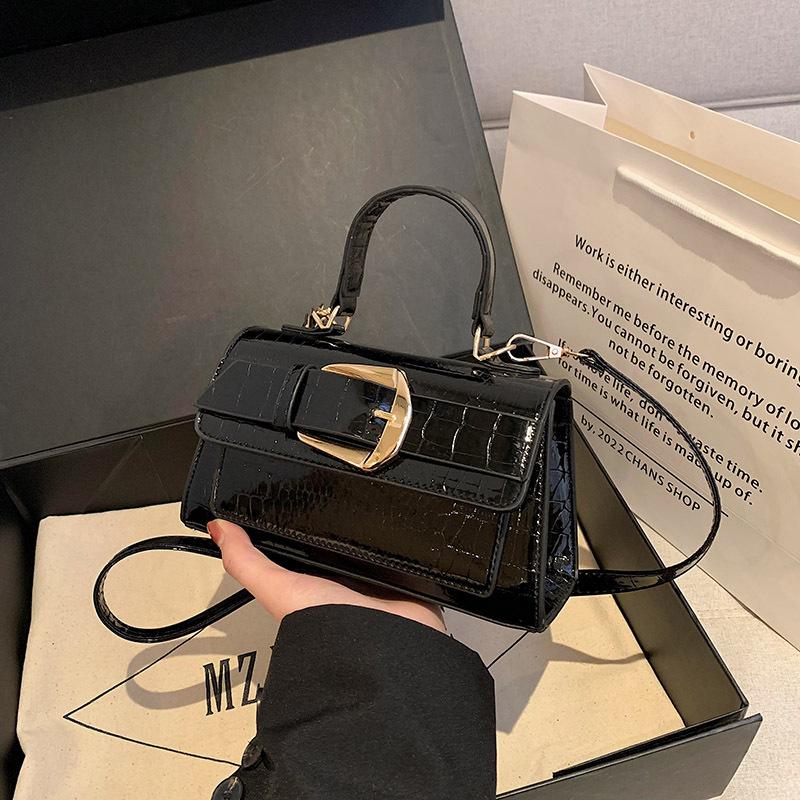 

Simple and large-capacity bag women s 2025 new trendy fashion crocodile pattern versatile single shoulder commuter tote bag розовый