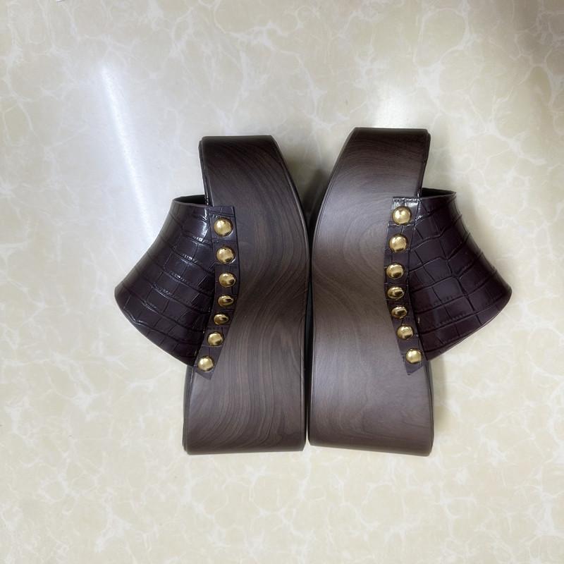 

Fashion 2025 new rivet animal pattern outer wear beach wood grain thick bottom wedge heel one word sandals for women 42