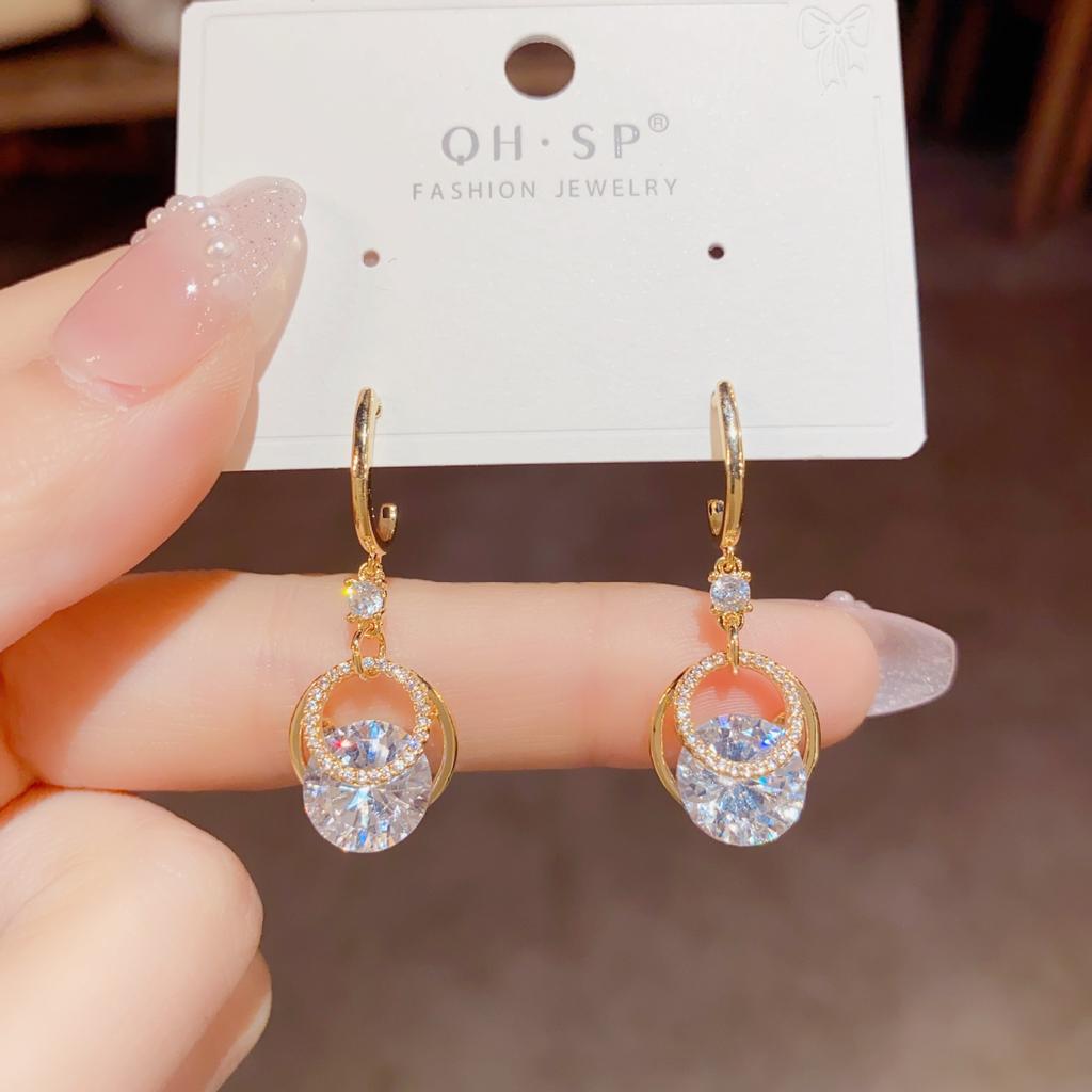 Boucles d'oreilles Tempérament Cercle Luxe Léger Zircon Super Étincelantes pour la Nouvelle Tendance Féminine Boucles d'oreilles Avancées Simples et Polyvalentes