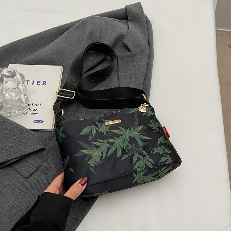 

Lightweight waterproof nylon small bag women s new large-capacity bag trendy fashion versatile shoulder messenger bag