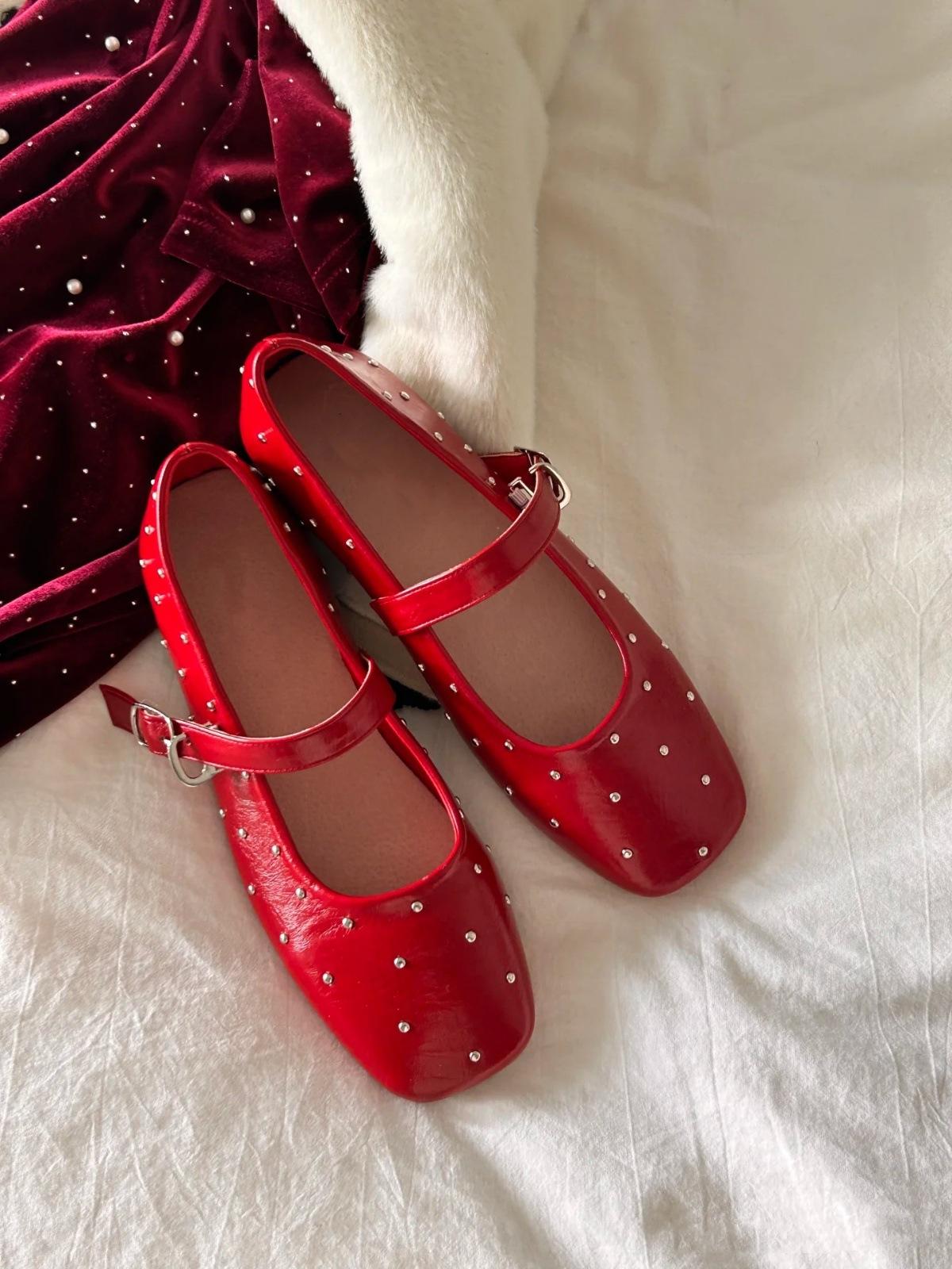 

Версия из овчины ретро маленькие красные туфли женские балетки Мэри Джейн женские туфли пряжка на одном ремешке квадратный носок внутренняя платформа неглубокие заклепки одинарные 39