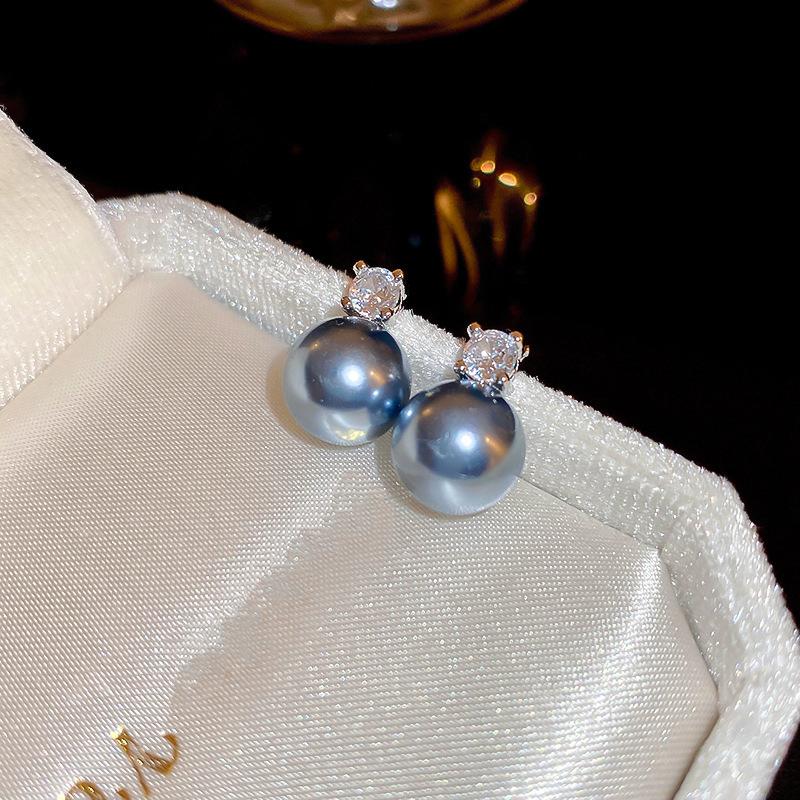 Grey pearl C-shaped earrings, fashionable temperament, high-end stud earrings, niche French elegant light luxury earrings, women