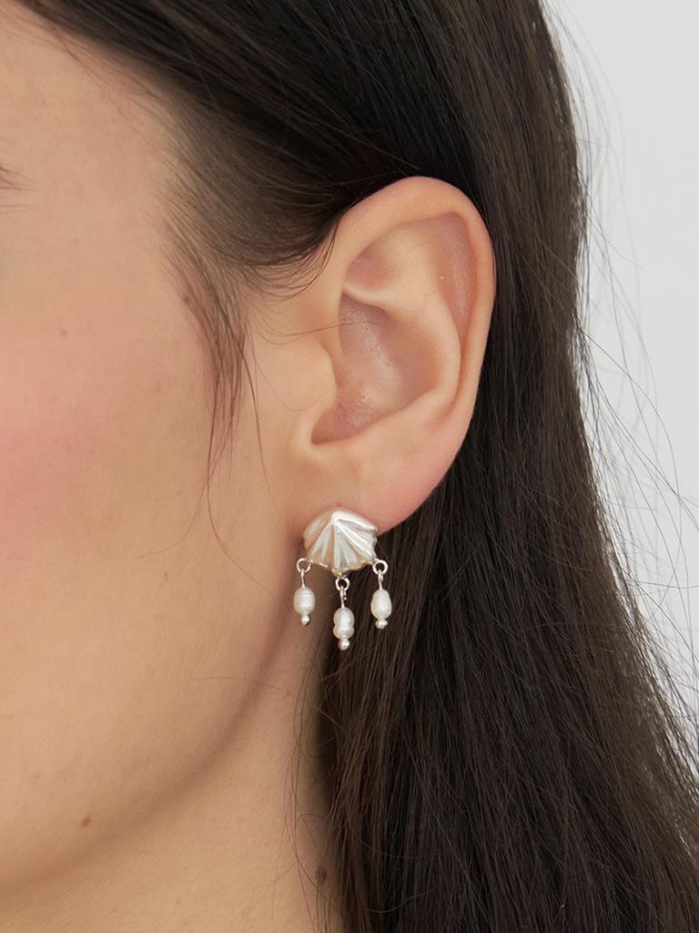 Still Instant Concha Pearl Drop Earring