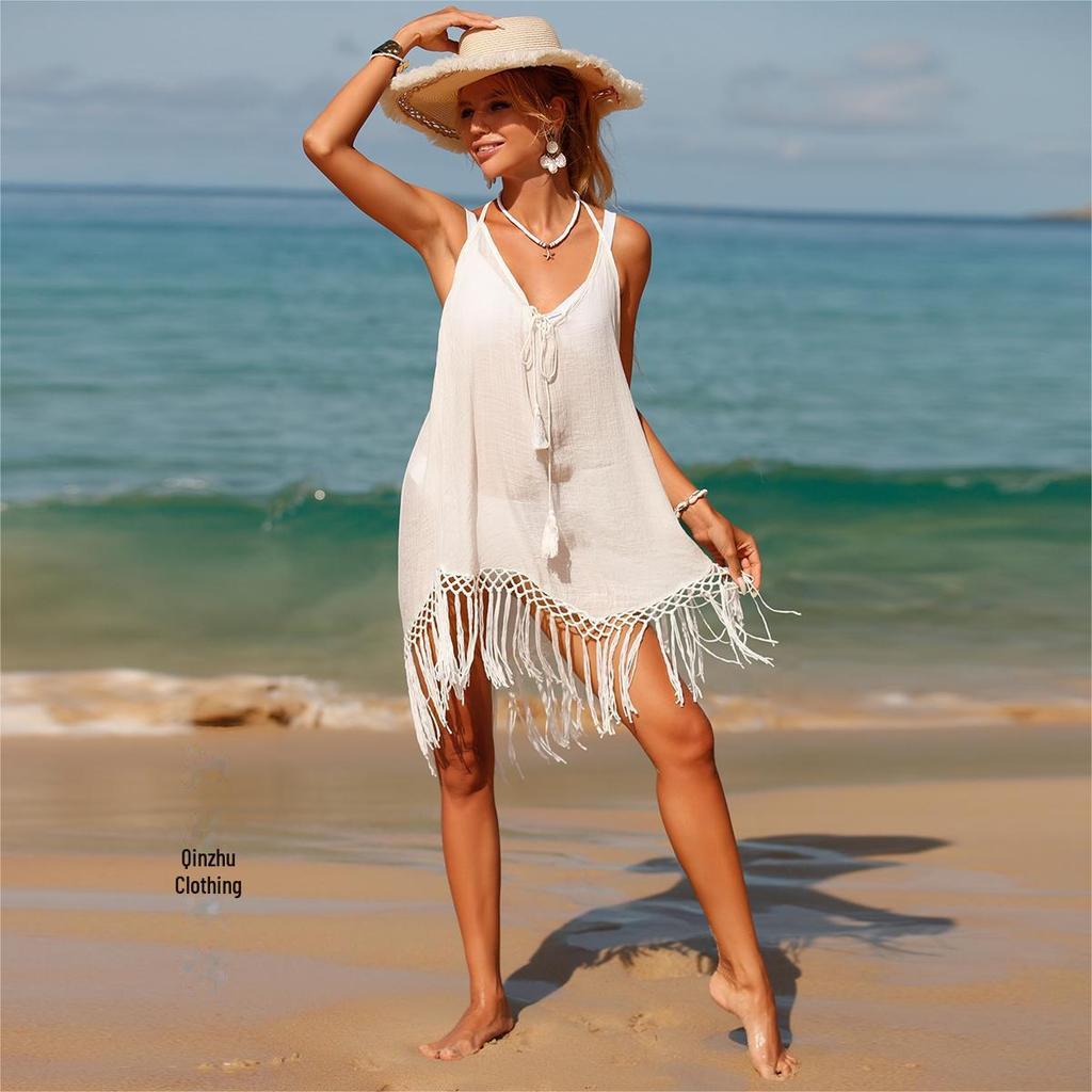 Letnia narzutka na bikini z frędzlami – jednokolorowa sukienka na wakacje na plaży