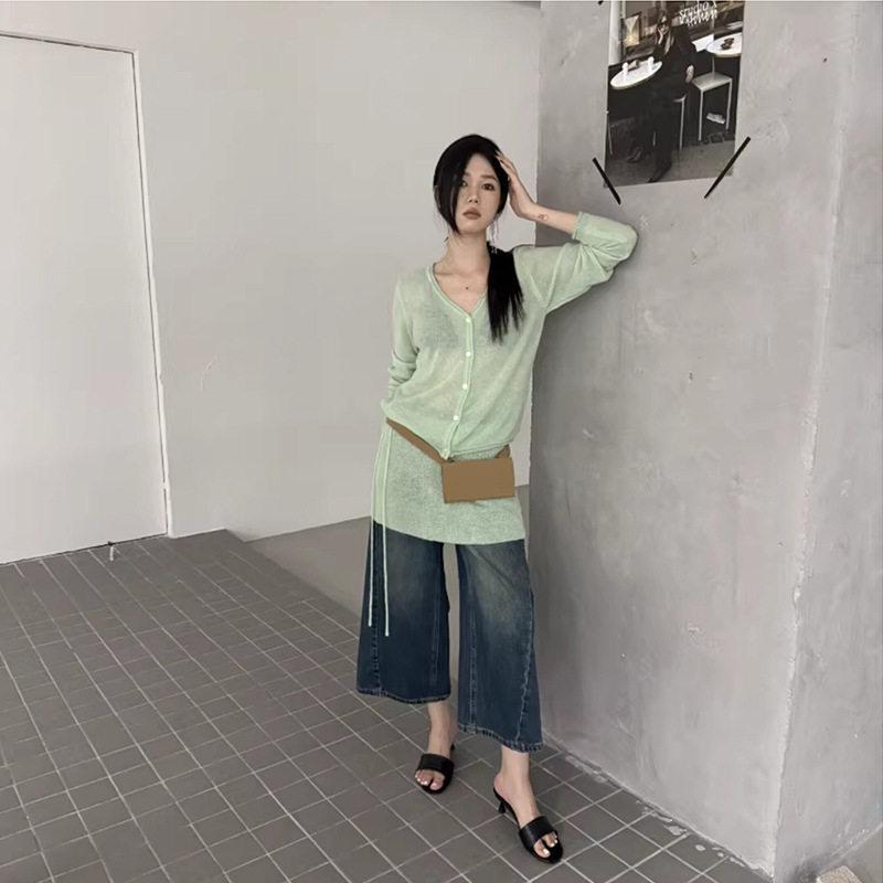 French elegant gentle wind age reduction small fresh short V-neck blouse stacked with thin strap blouse two-piece set