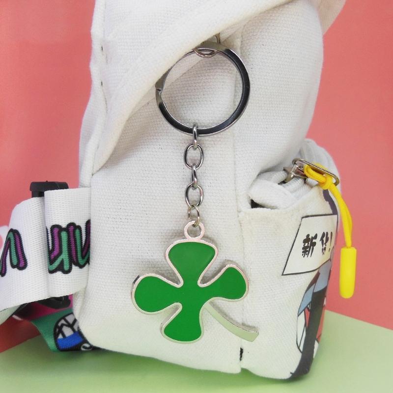 Creative Four Leaf Clovers Keychain Craft of Sturdy Alloy Materials Convenient for Students and Trendy Adults Daily Use