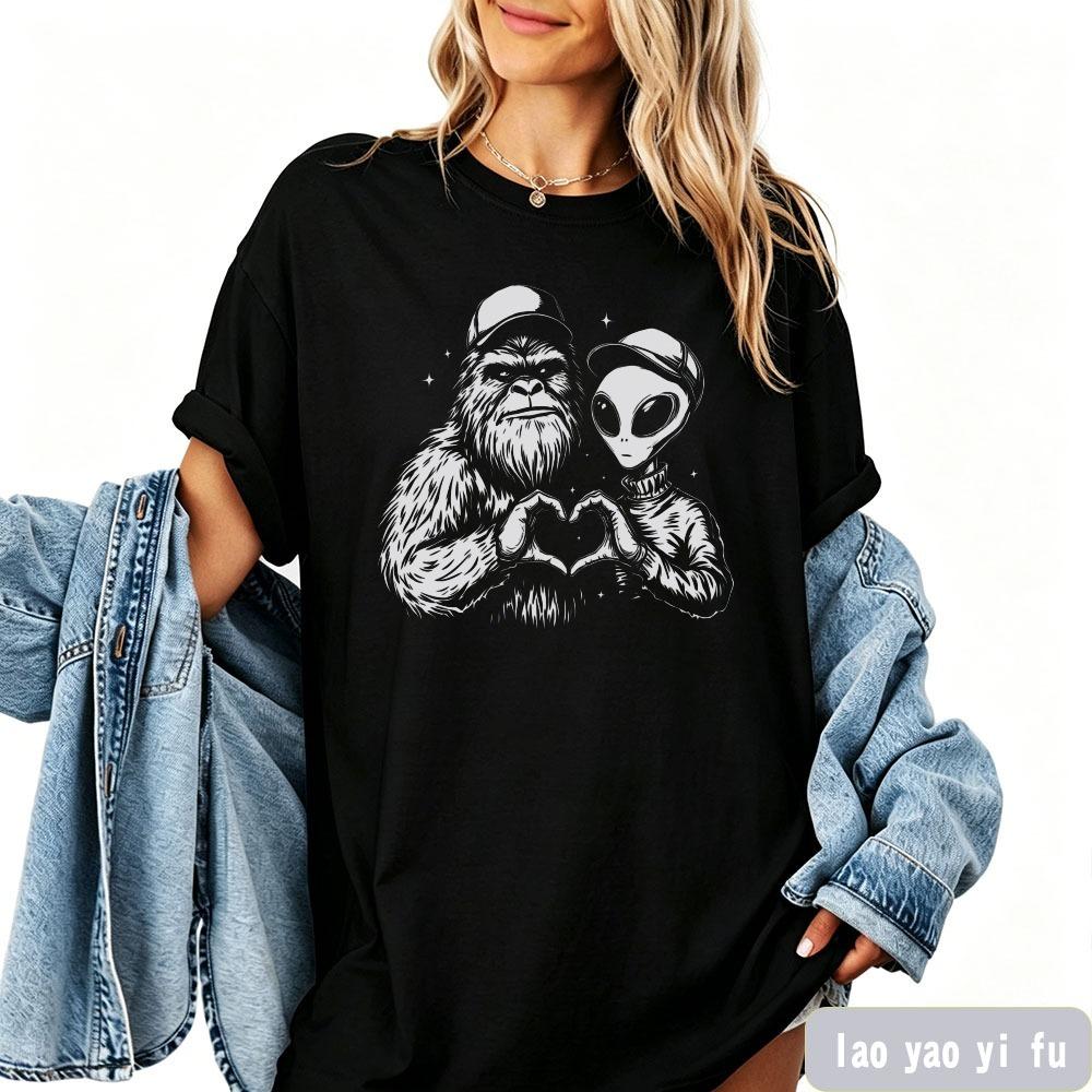 Big Foot & Alien Heart T Shirt Bigfoot Tops Alien Vintage Shirt Funny Sasquatch Graphic Big Foot Women Tees Sarcastic Heart Tops M
