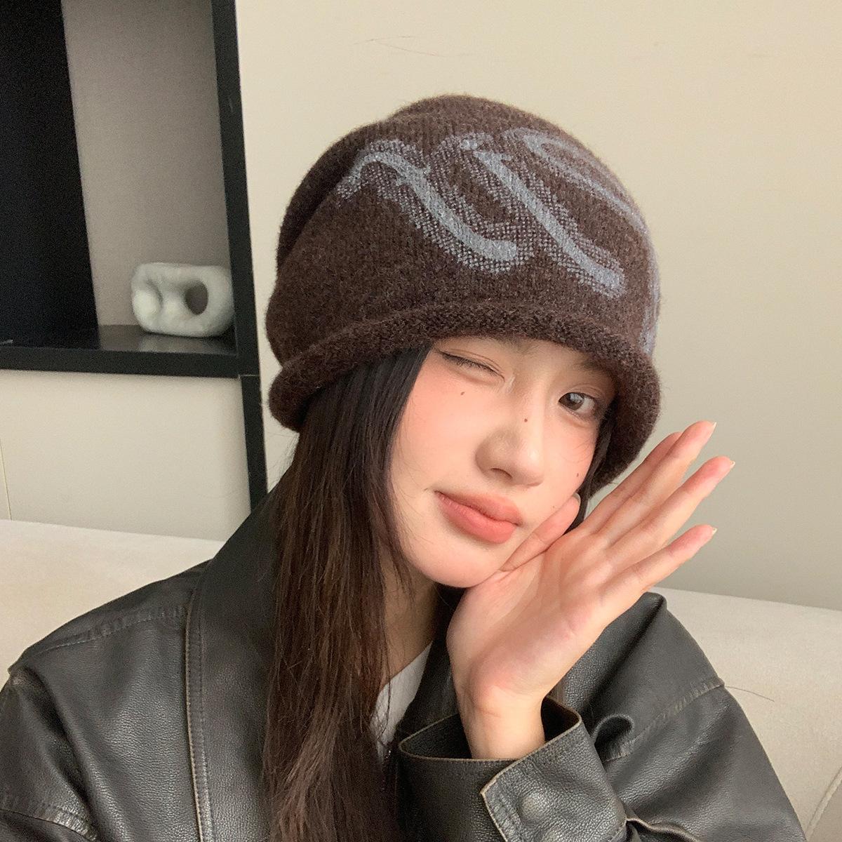 

Hat Women S Big Head Circumference Show Face Small Baotou Hat Warm Ear Protection Knitted Wool Hat Versatile Stacking Hat M（56-58cm） темно-коричневого кольору