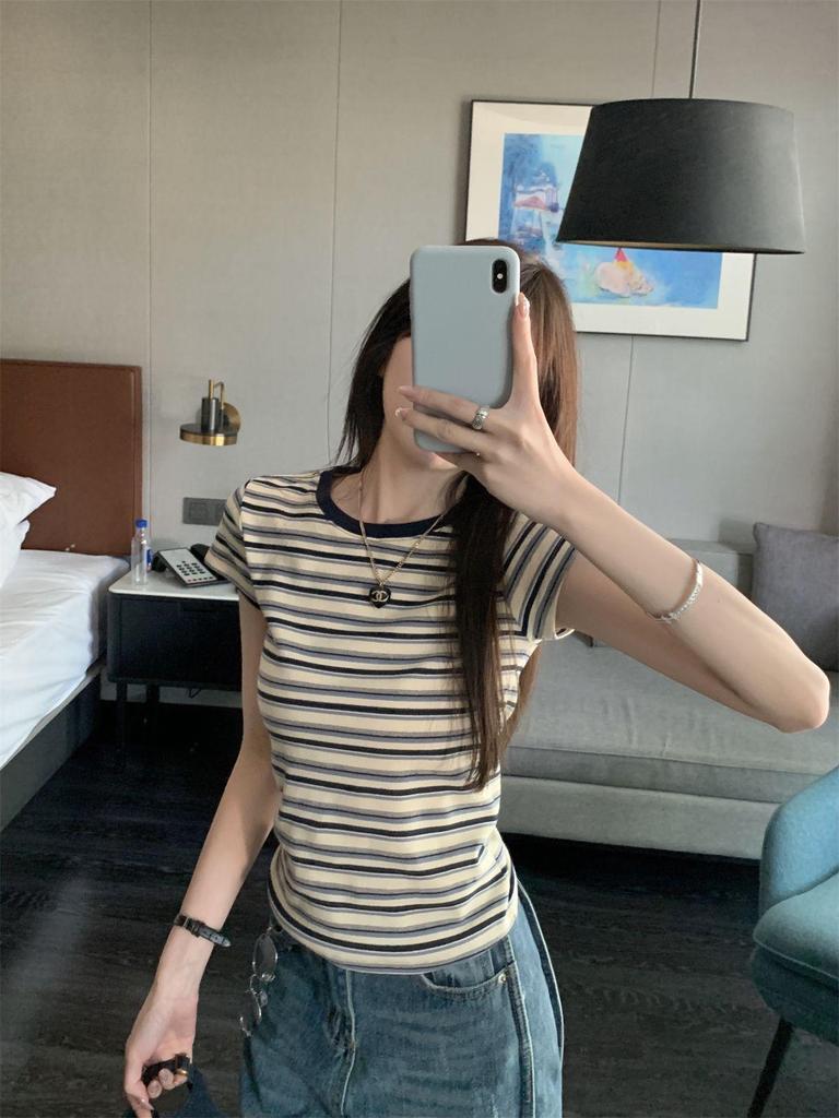 Women's Korean-Style Retro Color Block Striped Short Sleeve T-Shirt - Unique and Trendy Summer Top