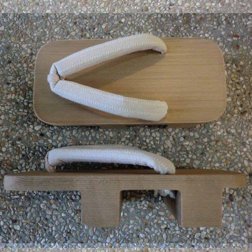 Kiso Nezuko Geta: Men's Two-toothed Sandals with Beige Stripes, Continuing 300 Years of Tradition, Made in Japan