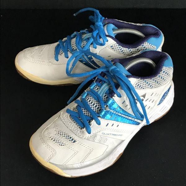 

Yonex Carpet Court Tennis Shoes US7 23.5 White Blue Non-Marking(USED)