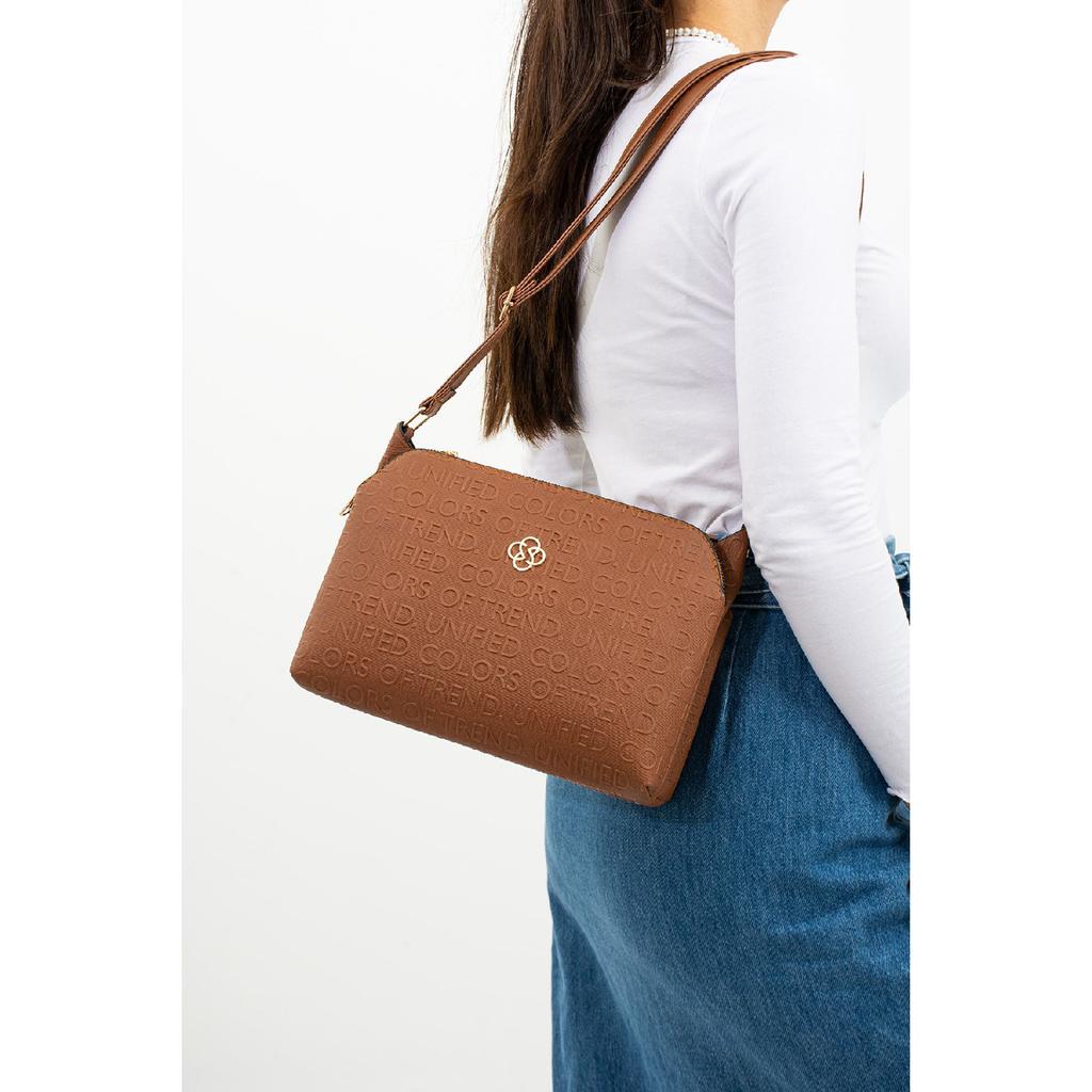 Hochwertige, wasserabweisende Schultertasche mit Kreuzgurt und drei Fächern, in Schwarz mit Textdruck bedruckt