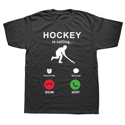 Vtipná trička Field Hockey Is Calling Streetwear s krátkým rukávem Táta Otec Manžel Přítel Hokejista Tričko Pánské oblečení