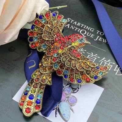 Broșă de pasăre retro cu diamante, ace de pasăre mică, floare de colibri cu sân mare, accesorii europene exagerate în stil animal