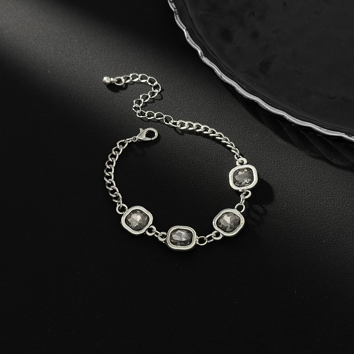Punk Gray Glass Zircon Crystal Bracelet for Women Vintage Light Luxury Geometric Metal Square Chain Bracelet Bangle Jewelry