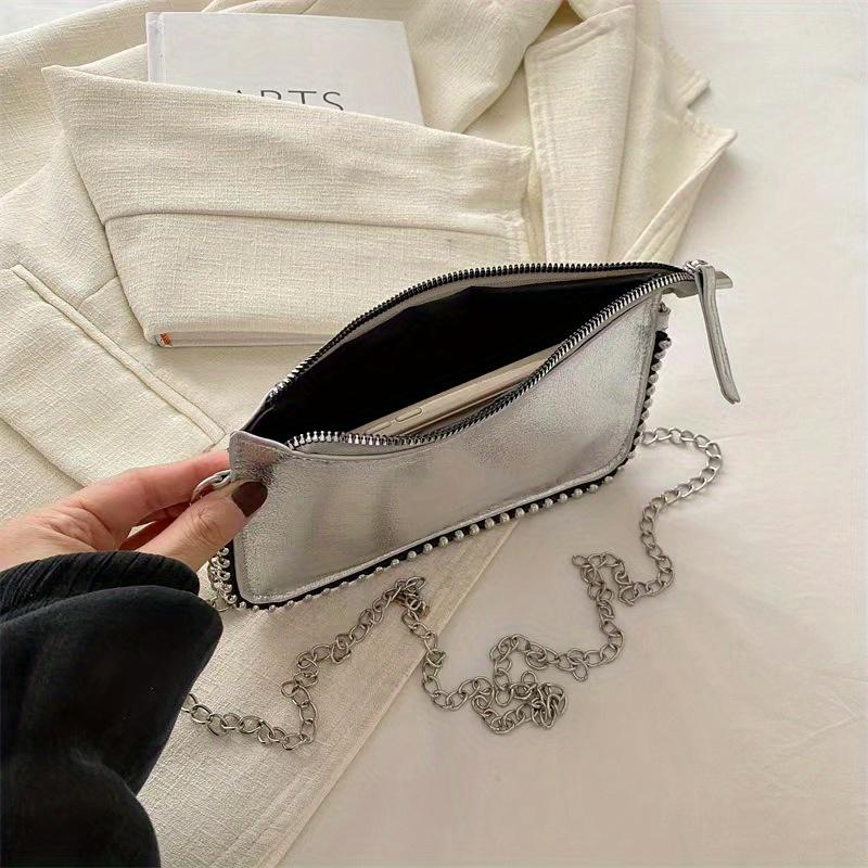 A Stylish And Thin Envelope Handbag With A Retro Chain Suitable For Ladies To Carry On One Shoulder Or Crossbody.