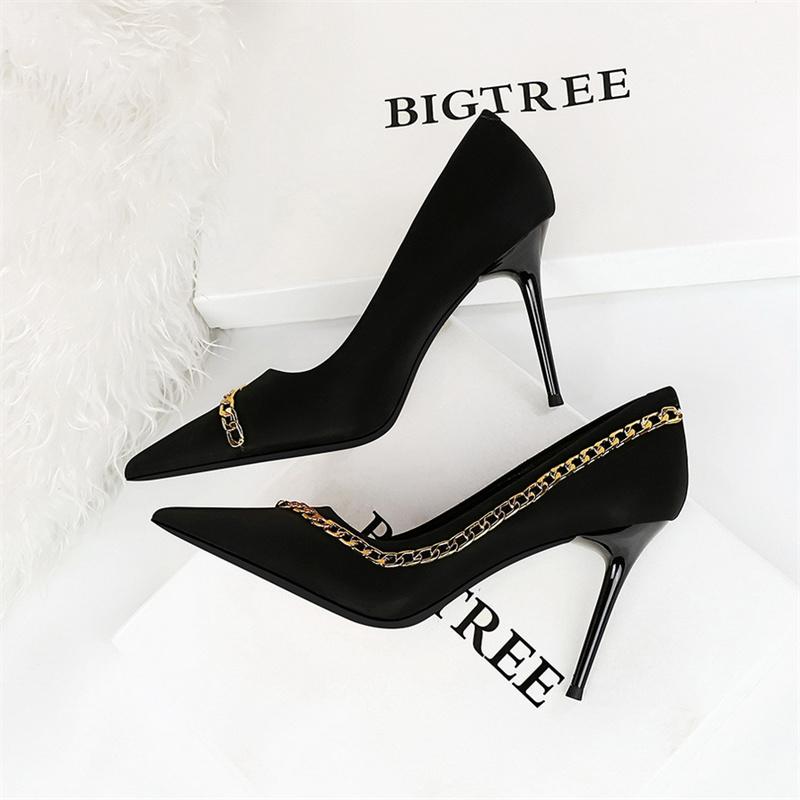 New Metal Chain Pointed Toe Shallow Mouth Elegant Women Black Pumps Design High Heels Party Stilettos Silks Single Shoes