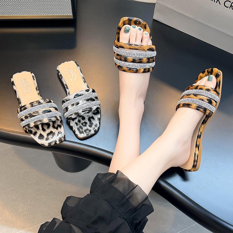 Mode Damen Sandalen Flache Pantoletten Schuhe Neu Sommer Luxus Kristall Gürtel Lässige Hausschuhe Leopard Designer Strand Damen Schuhwerk Große Größe