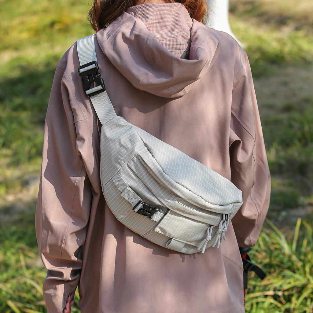 Outdoor functional breast bag, men's and women's commuting bag, large capacity and lightweight shoulder bag, simple leisure travel messenger bag
