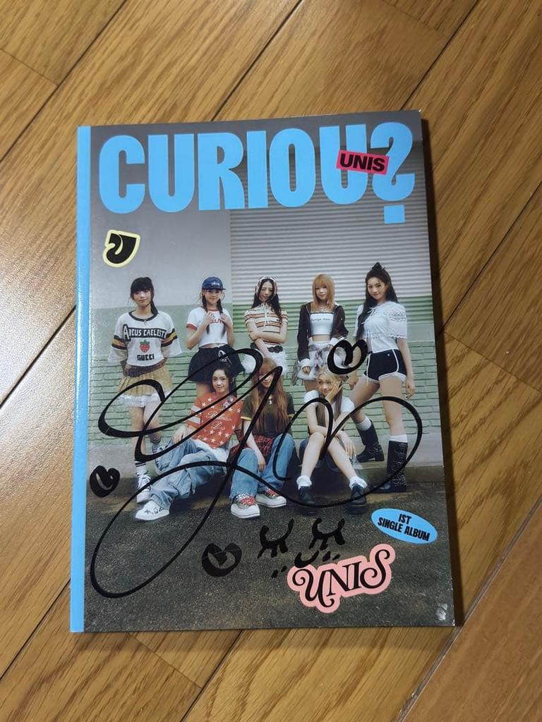[USED] CURIOUS UNIS 1ST SINGLE ALBUM