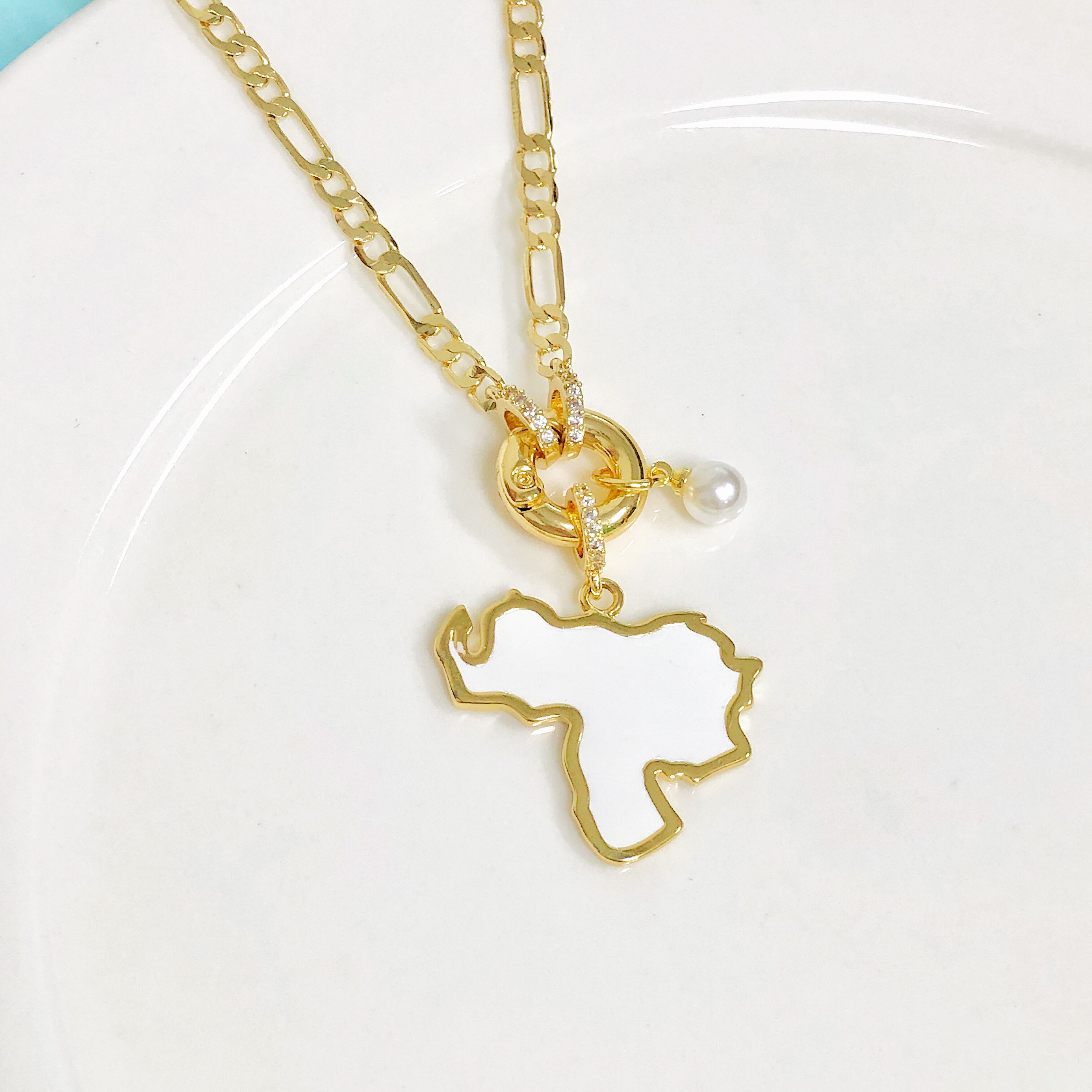 

Gold-Plated Venezuela Dominican Mexico Map Flag Pendant Zircon Necklace For Men Women Casual Vacation Neck Zircon Fine Gift