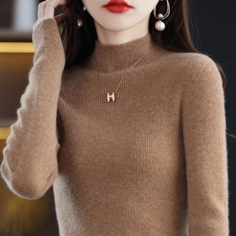 Första Linjens Damstickad Tröja med Halvhög Hals i Ullblandning – Höst/Vinter Smalstickad Basplagg