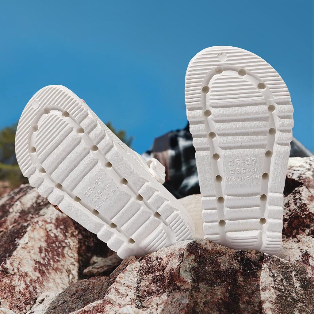 Women's 2024 Anti-Slip Thick-Soled Beach Shoes: Closed-Toe, Hole Design, Half-Slippers for Summer Outdoor Wear.