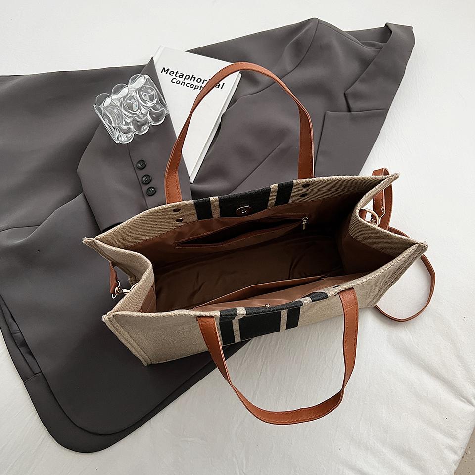 Die Tasche aus Canvas-Material, der Riemen aus PU-Material liegen angenehm in der Hand, die allgemeine Classicdirt Resis