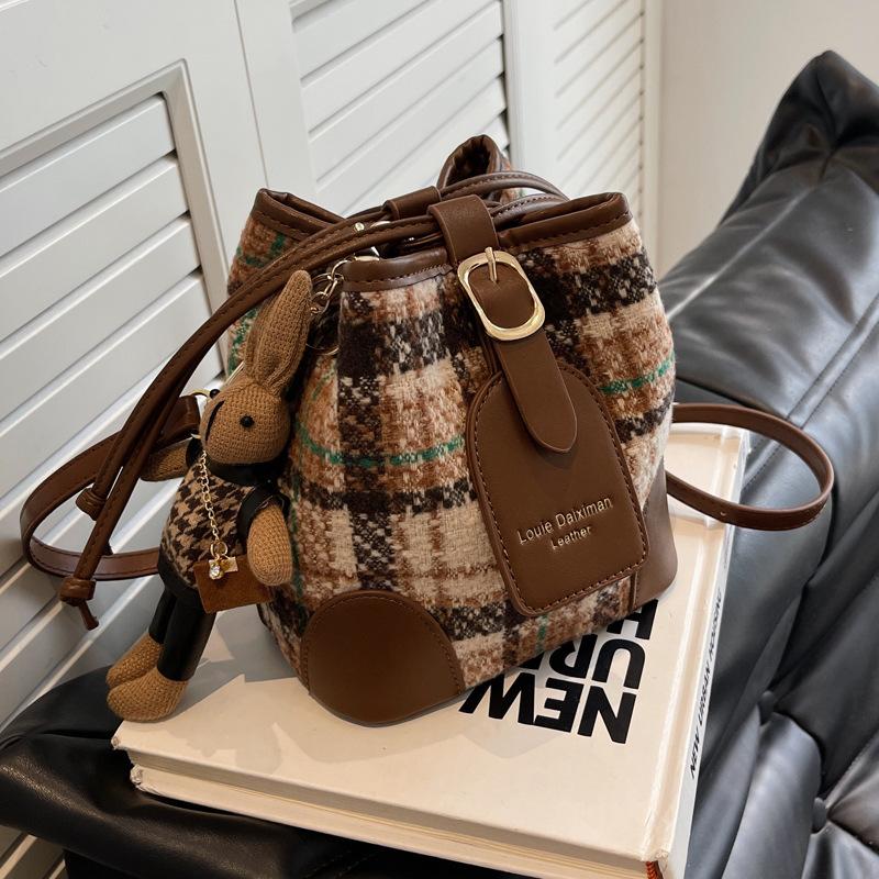 Small Bag Women's Spring New Versatile Messenger Bucket Women's Bag Trendy Plaid Commuter Women
