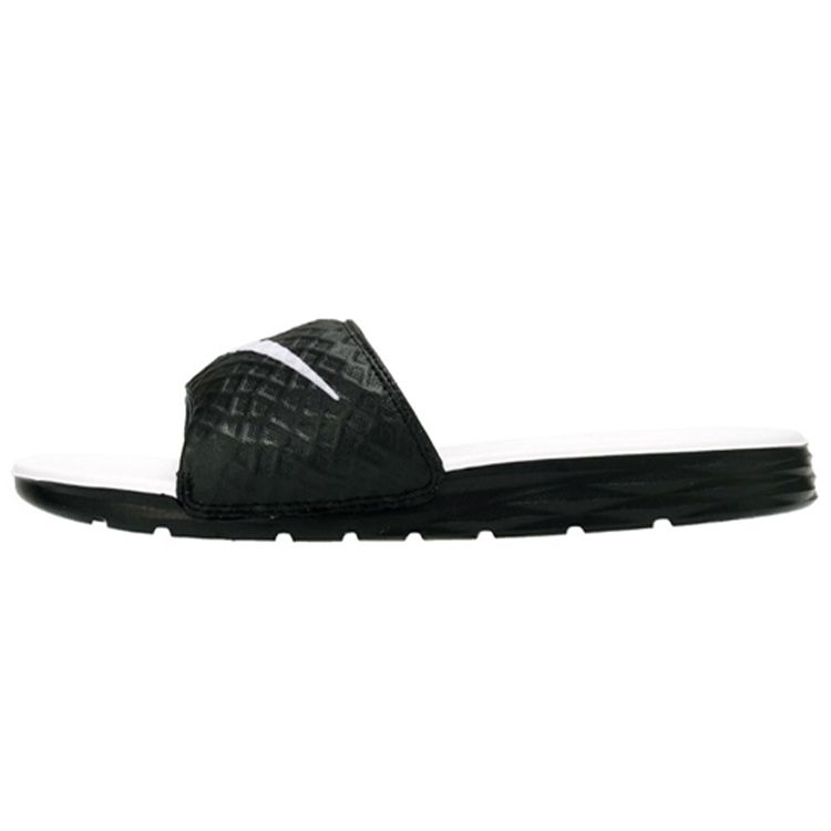 

Черные женские кроссовки Nike Benassi Solarsoft белые 705475-010