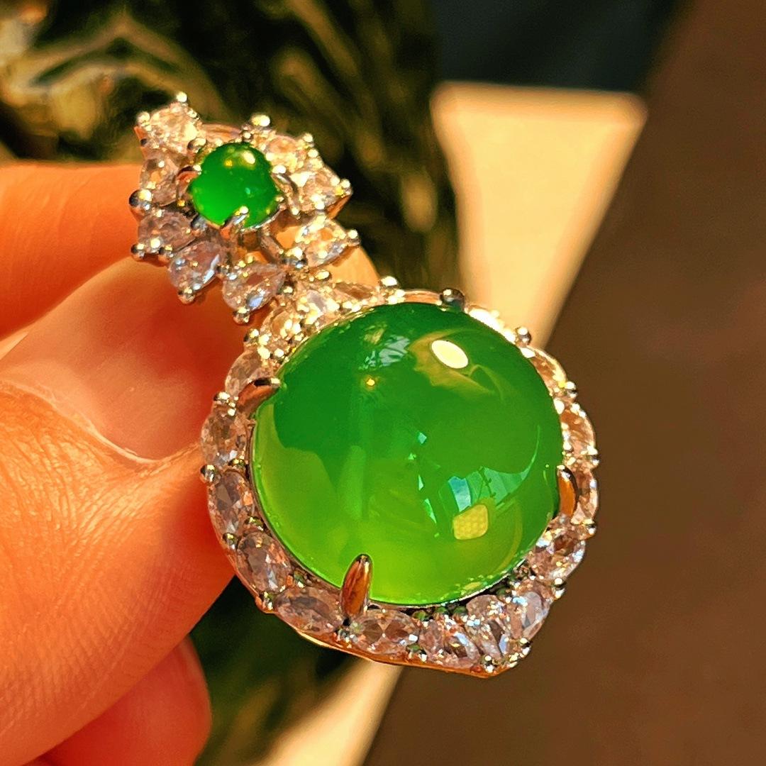 Full Green Yang Green Natural Agate Green Chalcedony Pendant Female, Real Shot Fidelity