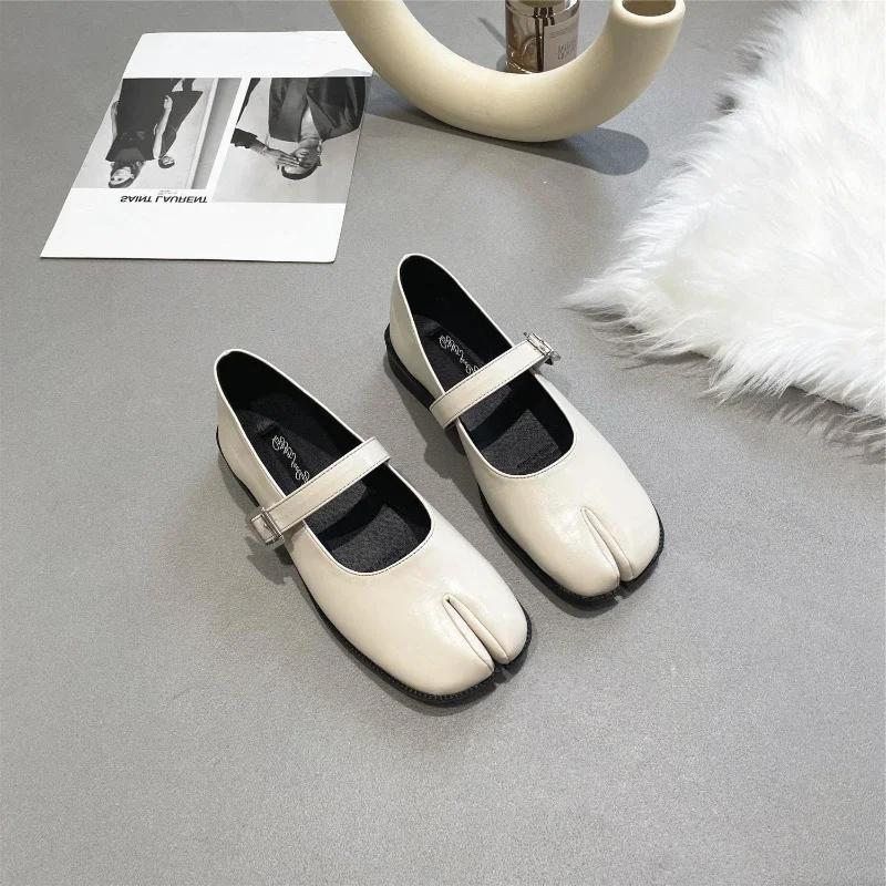 Fashion New  Autumn split toe shoes Women  Ladies Pumps Female Retro Daily footwear Comfort non slip leather Shoes