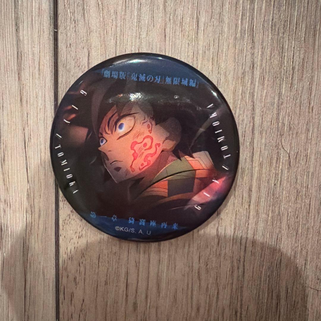 

[ИСПОЛЬЗОВАН] Убийца демонов: Кимэцу но Яиба фильм: Mugen Castle Storytelling Значок-брошь Гию Томиока