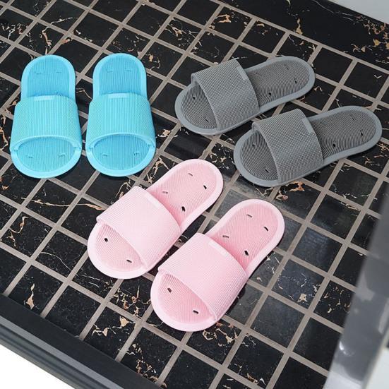 Foot Scrubber Massage Slippers Feet Cleaner Silicone Bristles Slippers Shower Slippers with Anti-Slip Suction Cups for Exfoliating Cleaning Foot
