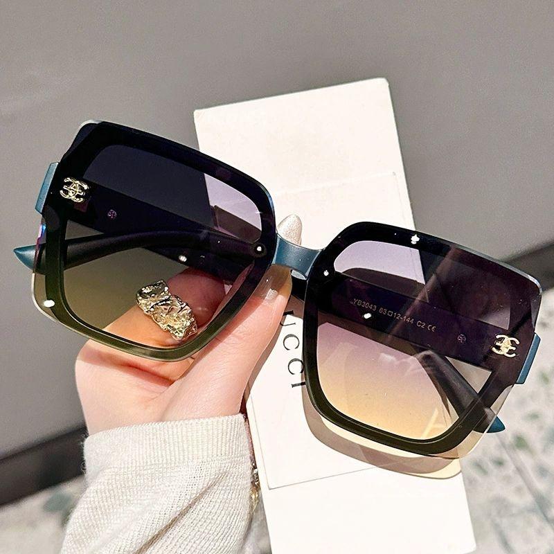 New small fragrance style high-end large frame fashionable sunglasses women's square frame sunglasses(DS-3043)