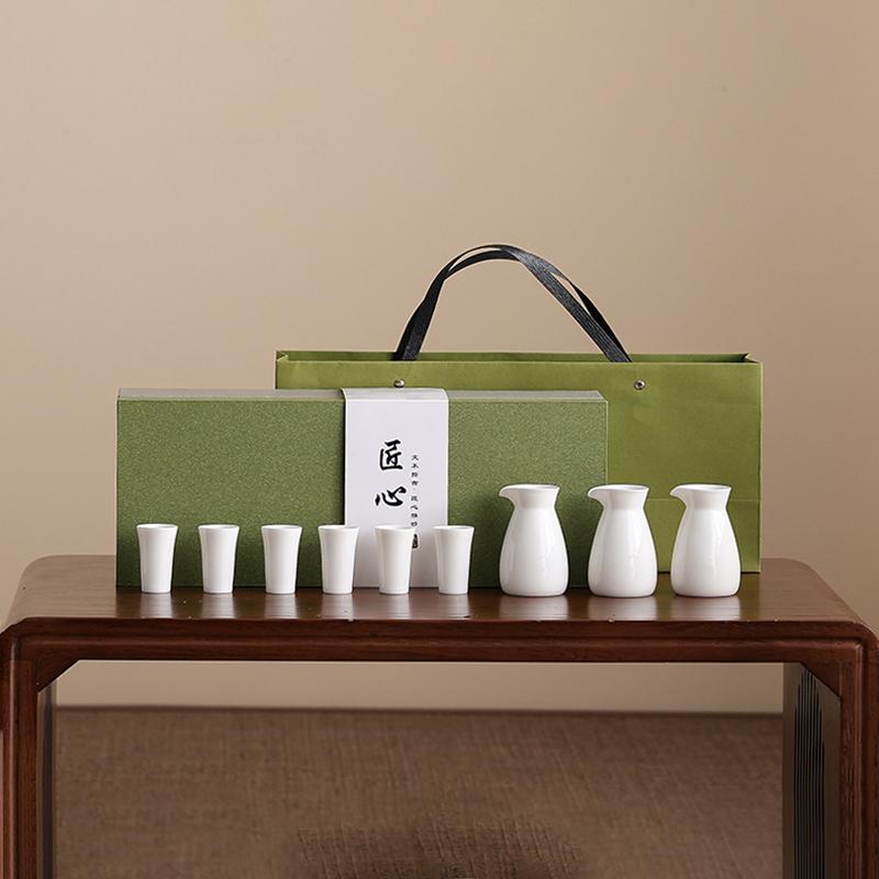 

Элегантный китайский керамический набор для ликера в подарочной коробке 3 фляжки 6 рюмок Традиционный набор для подачи байцзю для роскошного домашнего бара и изысканного подарка