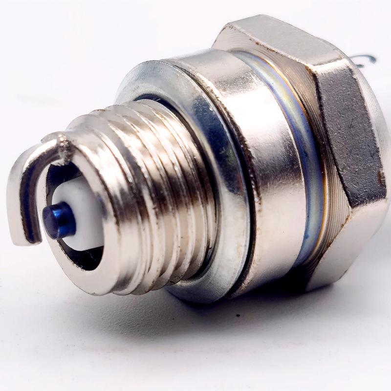

1pcs L7T Spark Plug For Chainsaw And Brush Cutter Gasolina Chainsaws Spare Parts Garden Tools білий