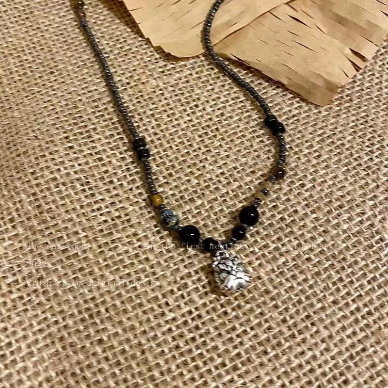 New Chinese ethnic style beaded lion pendant necklace femininity retro versatile design sense collarbone chain