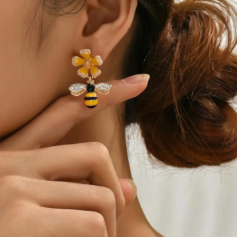 Korean Style Bee Dangle Earring For Women Fashion Creative Design Yellow Flower Drop Earrings Rhinestones Beautiful Zircon Gift