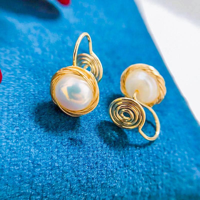 Versatile Non-piercing-free Ear Clips with Mosquito Coil Tray Design, 11k Gold Accent Fashion Large Natural Freshwater Pearl Earrings for Women