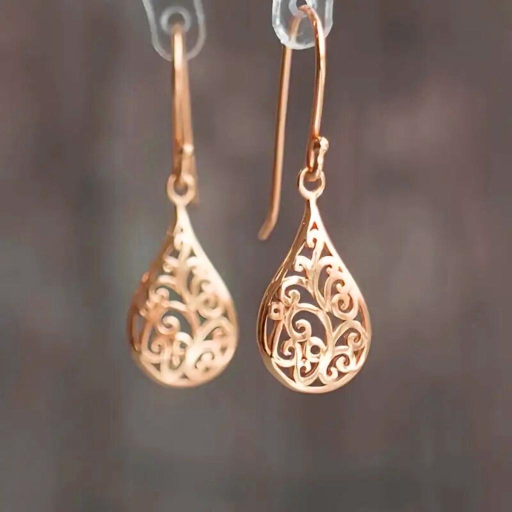 Vintage Filigree Teardrop Drop Earrings for Women Elegant Hollow Carved Earrings for Daily and Party Wear