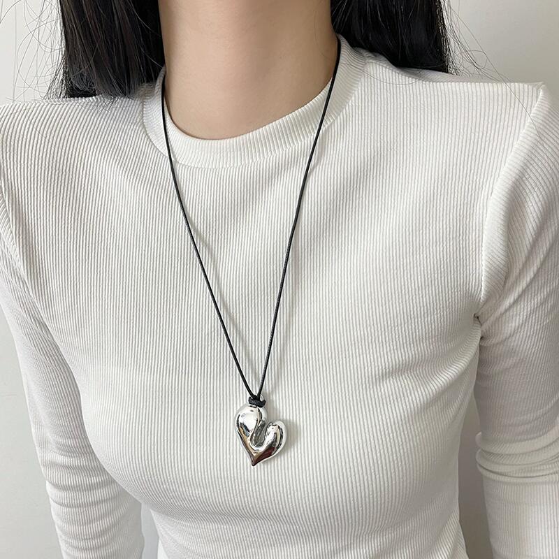 Retro Red Heart Perndant Necklace Vintage Love Rope Chain Sweater Chain Necklace For Women Fashion Romantic Neck Jewelry Gifts