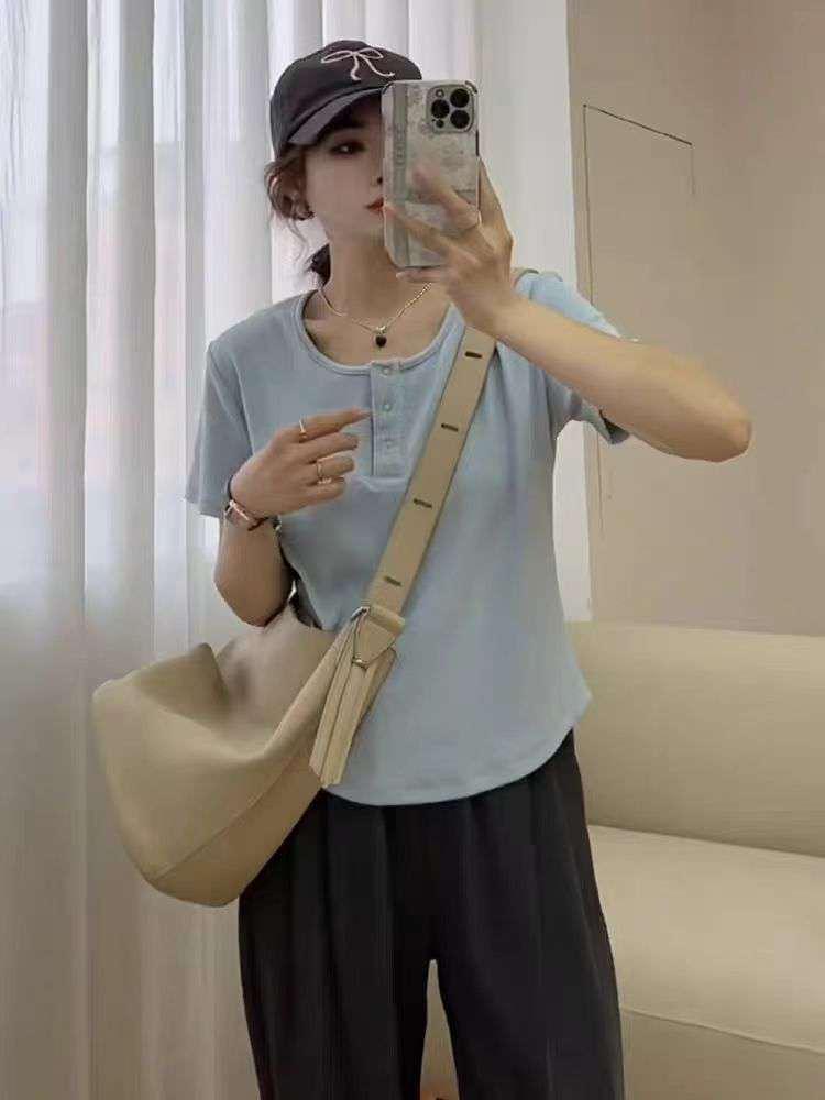 

Women s High-End Slim Fit Round Neck Short Sleeve T-Shirt for Summer 2025 with Elastic Curved Hem Medium небесно-голубой