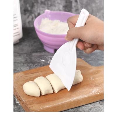 Couteau à gâteau Grattoir en plastique Coupe-pâte à beurre Outils de cuisine de pâtisserie DIY Planches à gratter souples Pelle à chocolat Tri-angle