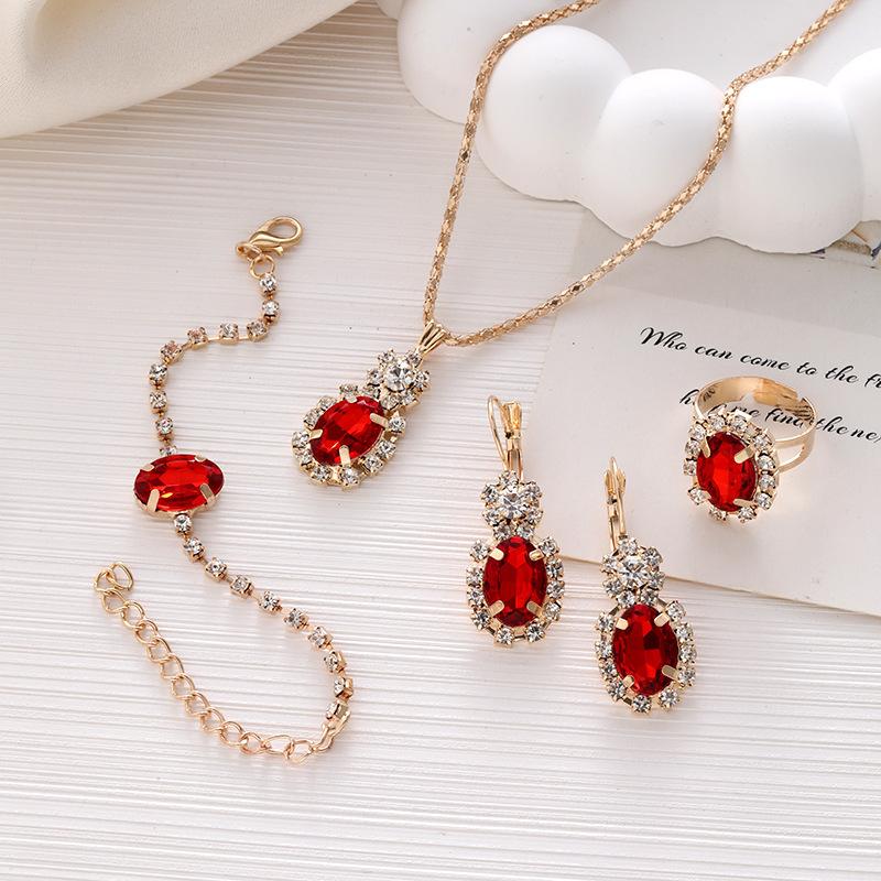 Модный темпераментный универсальный атмосферный набор из четырех предметов с ожерельем из стразов